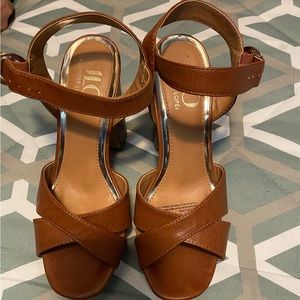 Jennifer Lopez size 7.5